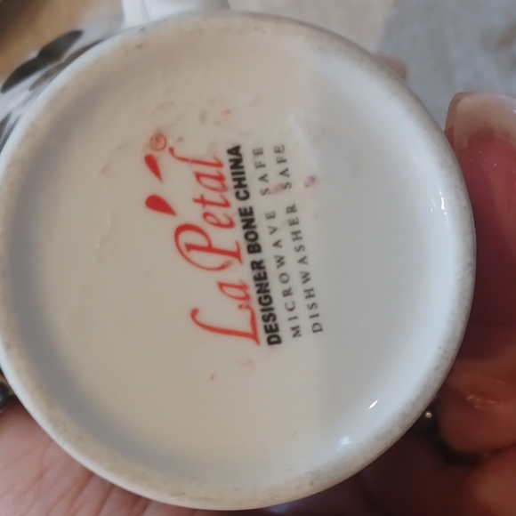 Set of Two La Petal Designer Bone China Mini Saucer/Plate Set - Picture 3 of 7